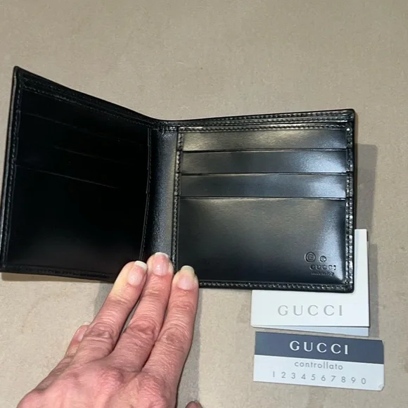 AUTHENTIC Gucci men’s leather wallet.
